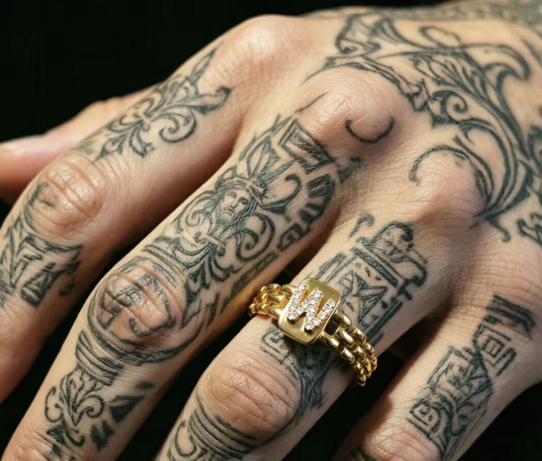 Interlocking Link Signet Ring - W monogram pave